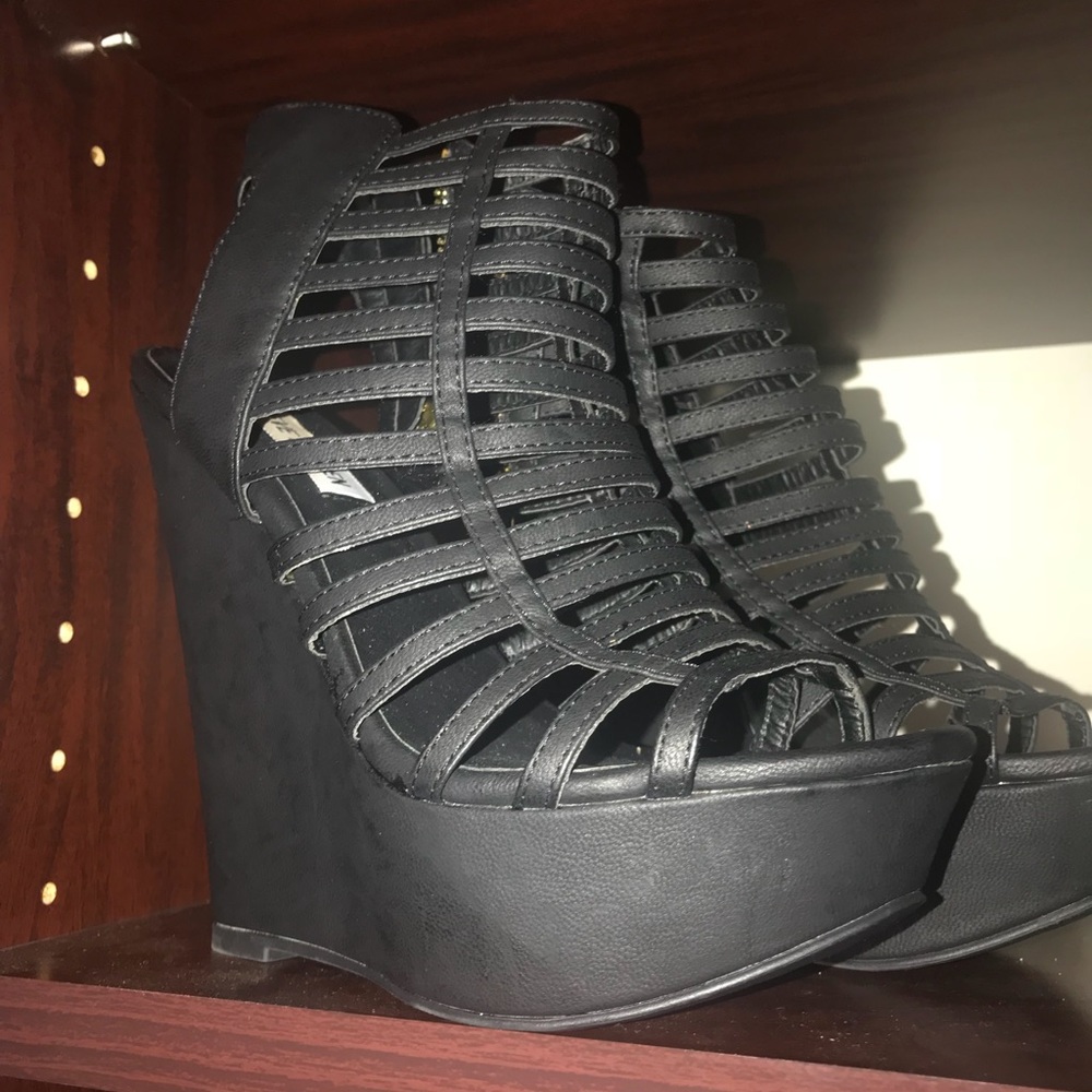 Steve Madden Black Strappy Wedges